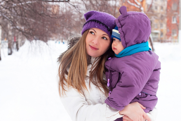 Почему так важно гулять с ребенком зимой в любую погоду