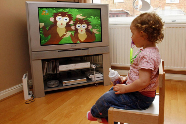 ребенок и телевизор
